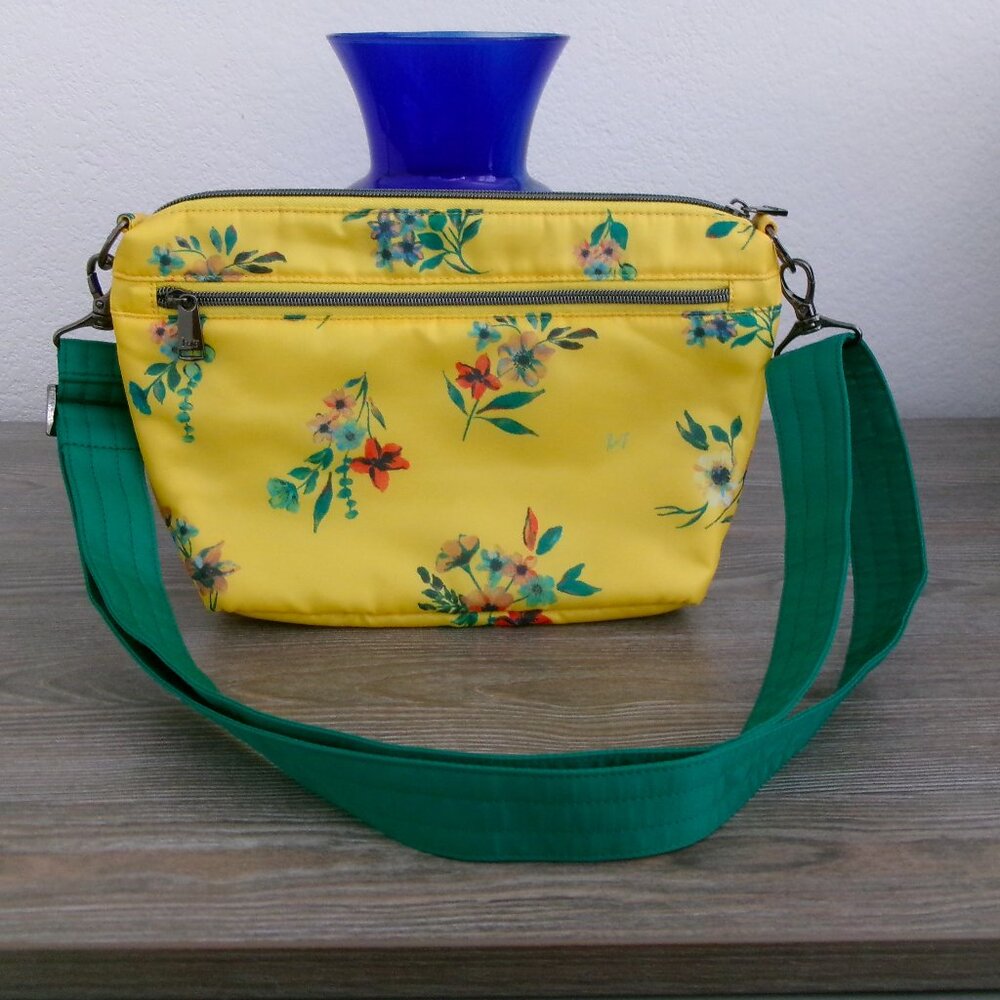 New LUG FLARE Yellow Bouquet RFID Crossbody Purse Bag Handbag NWOT Floral